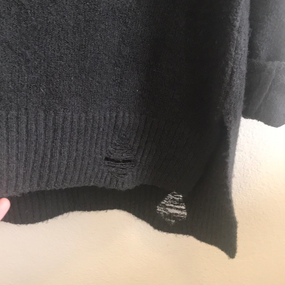 Distressed sweater - Picture 3 of 4